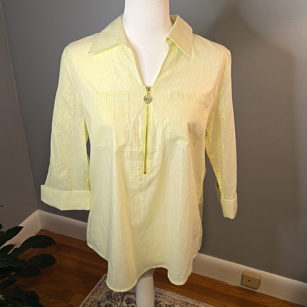 Anne Klein Green and White Zip Blouse with Gold Metallic Thread Size S